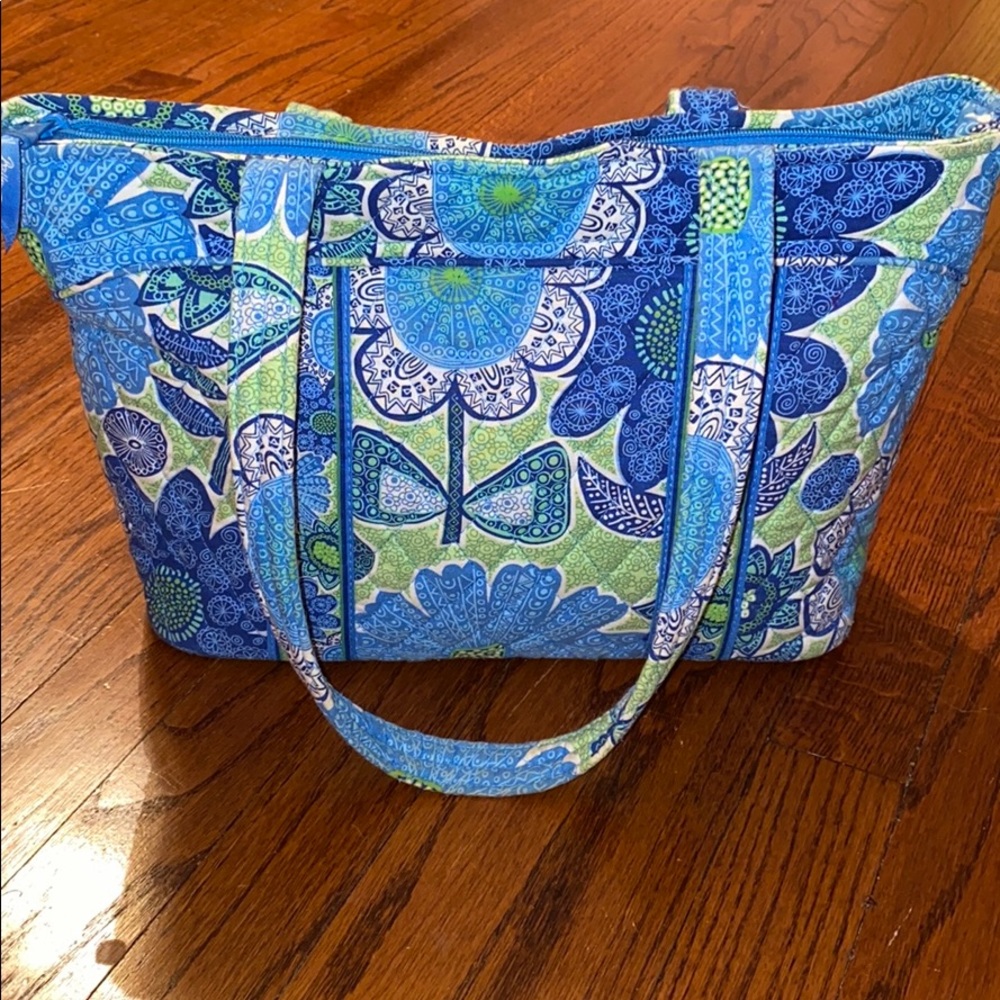Vera Bradley medium size tote